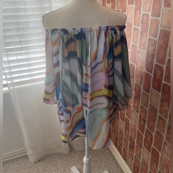 GiGiO Top Size S Marble pattern off the shoulder EUC - Picture 5 of 6